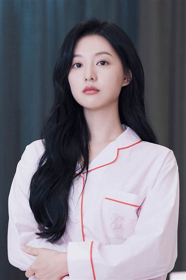 Get to Know Kim Ji-Won's Real-Life Sister